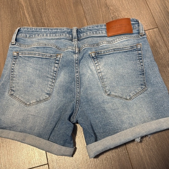 💚 Lucky Brand | The Roll Up - Light Blue Jean Shorts - distressed wash - 6 /28 - Picture 5 of 5